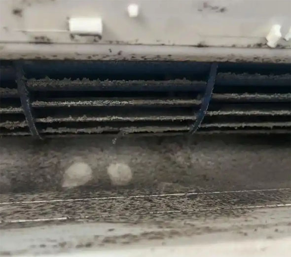 金台空调吹的风有股烧焦味是怎么回事